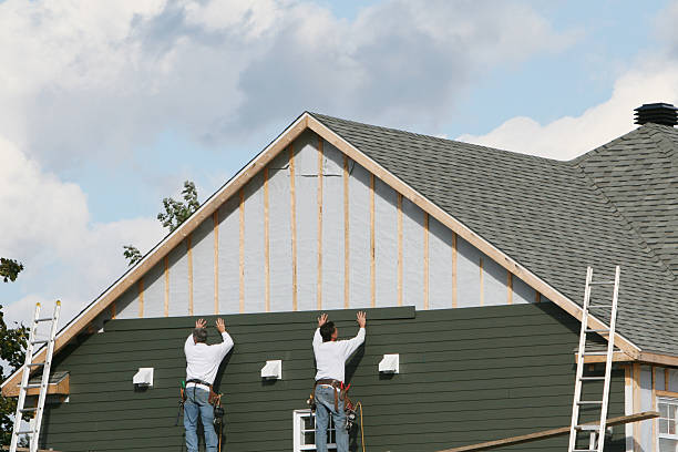 Professional Siding Installation technician working in Salem, OR